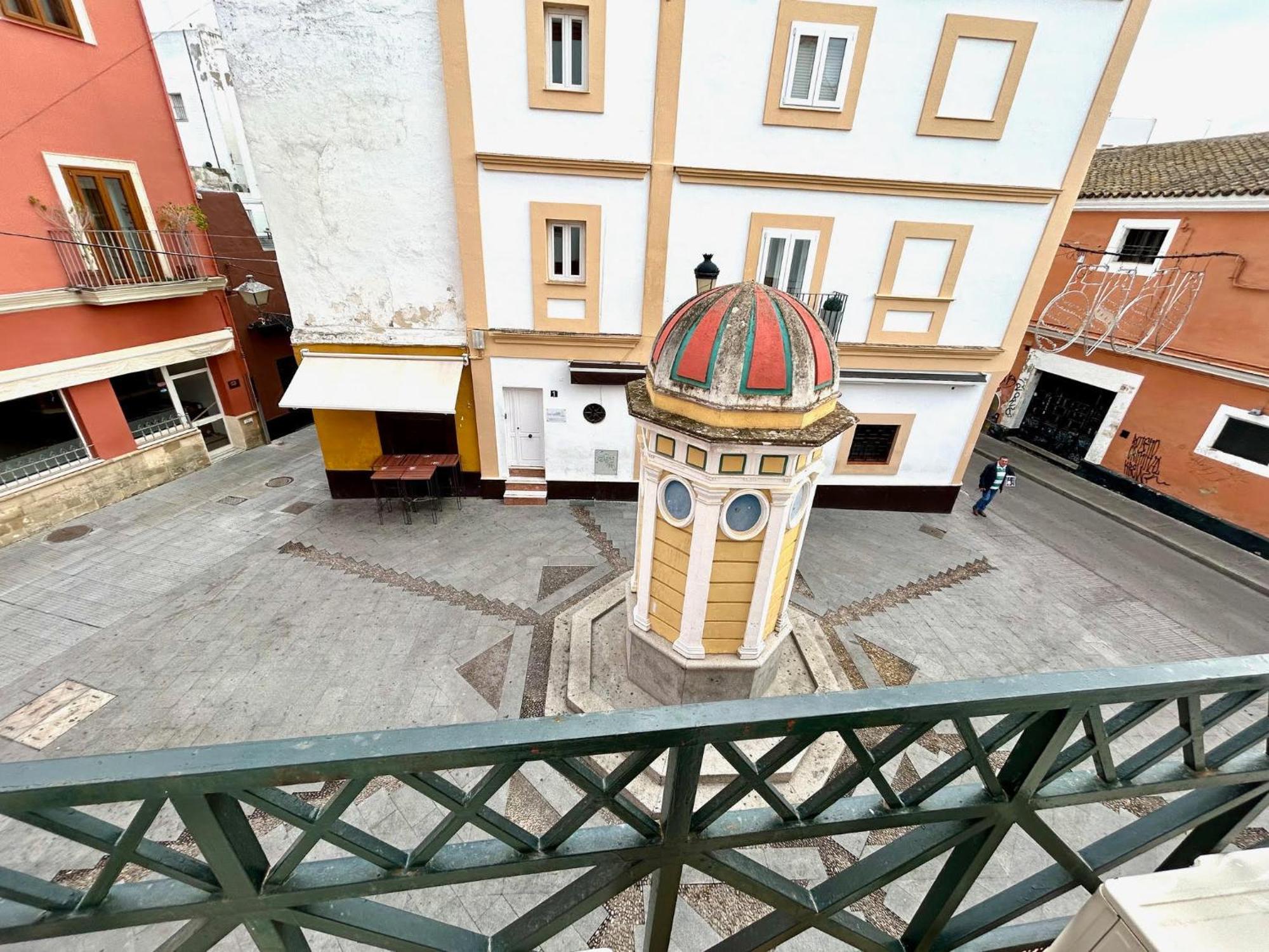 Gatu Guateque , " Preferente Mayores De 25 Anos Y Familias " El Puerto de Santa María Exterior foto