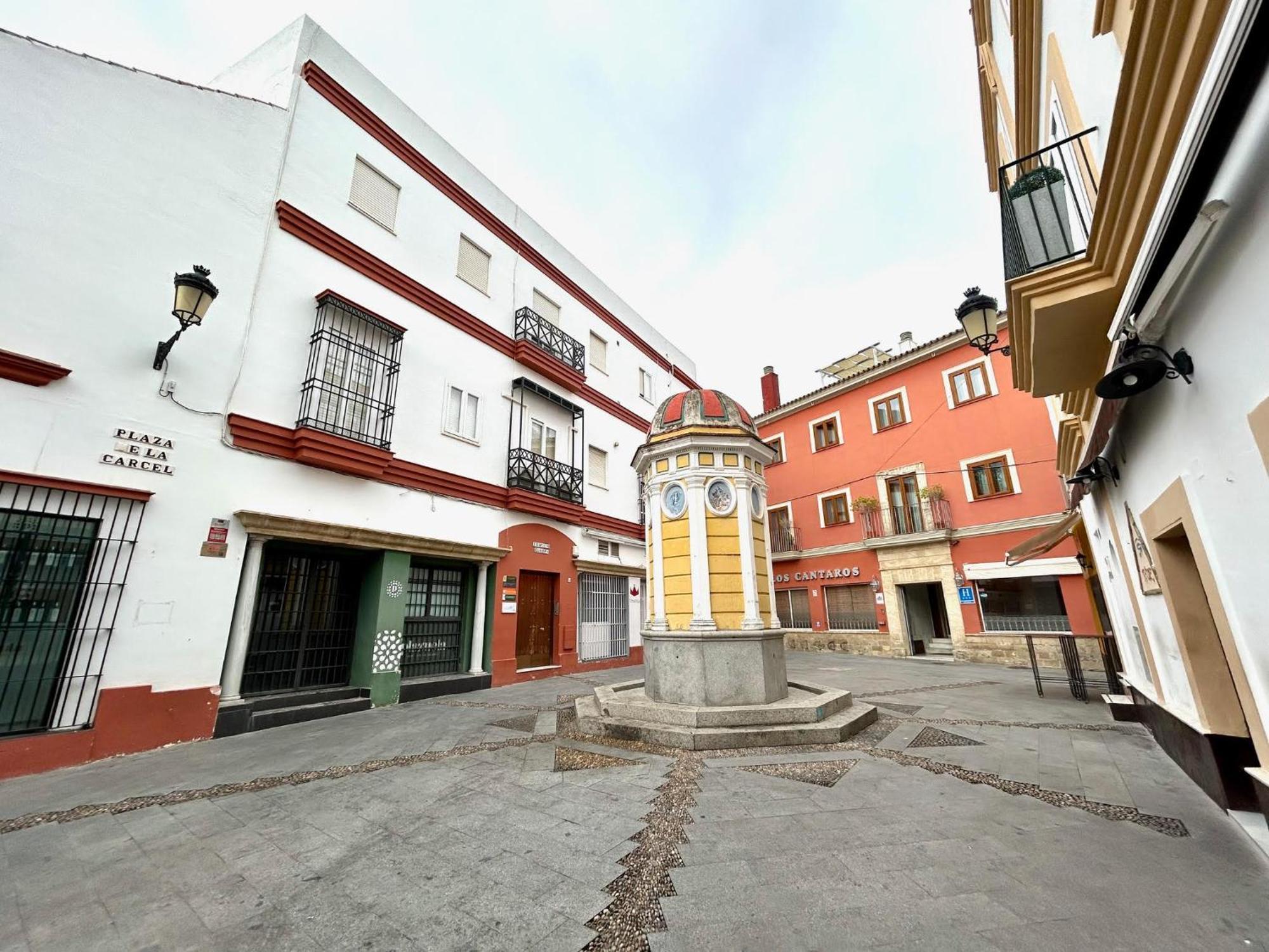 Gatu Guateque , " Preferente Mayores De 25 Anos Y Familias " El Puerto de Santa María Exterior foto